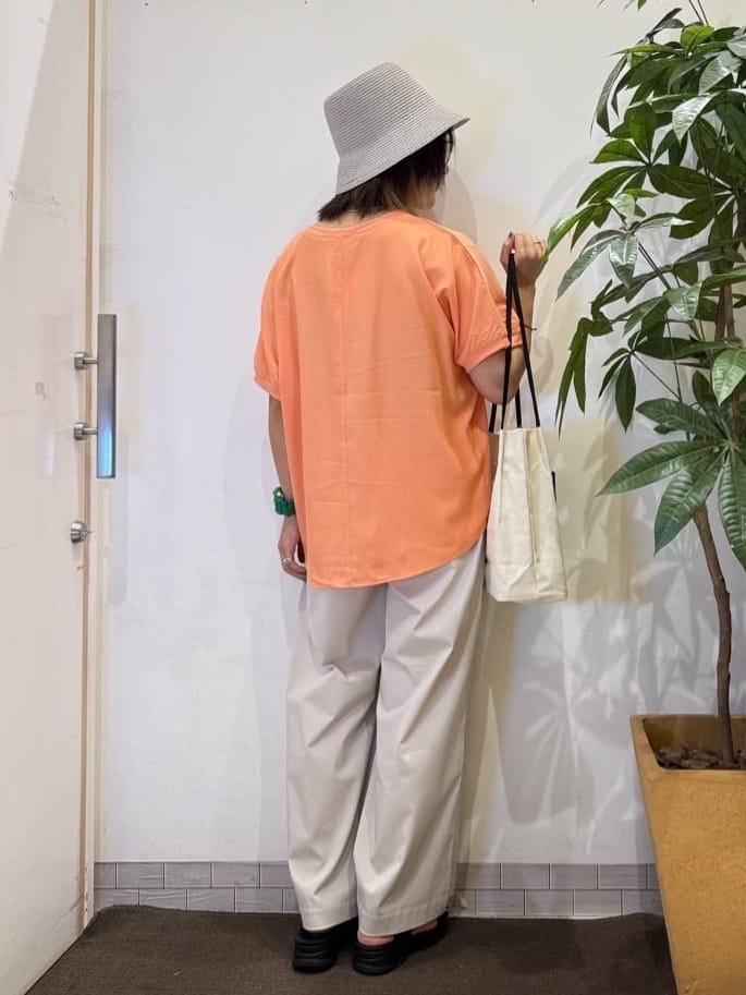 misakiさんの「SHOO･LA･RUE｜【ひんやり/洗濯後しわになりにくい】リブ切り替えドルマンブラウス」を使ったコーディネート