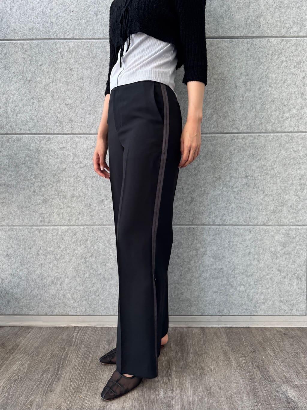 uchi__yamaさんの「CODE A｜line zip trousers」を使ったコーディネート