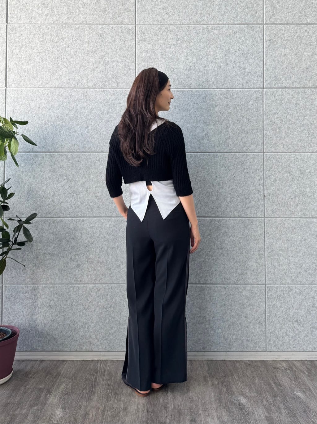uchi__yamaさんの「CODE A｜line zip trousers」を使ったコーディネート