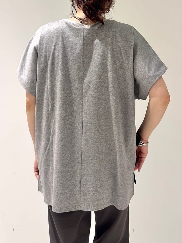 そんさんの「INDIVI｜【洗える／汗ジミ防止】バイカラー＆アシメヘム Tシャツ」を使ったコーディネート