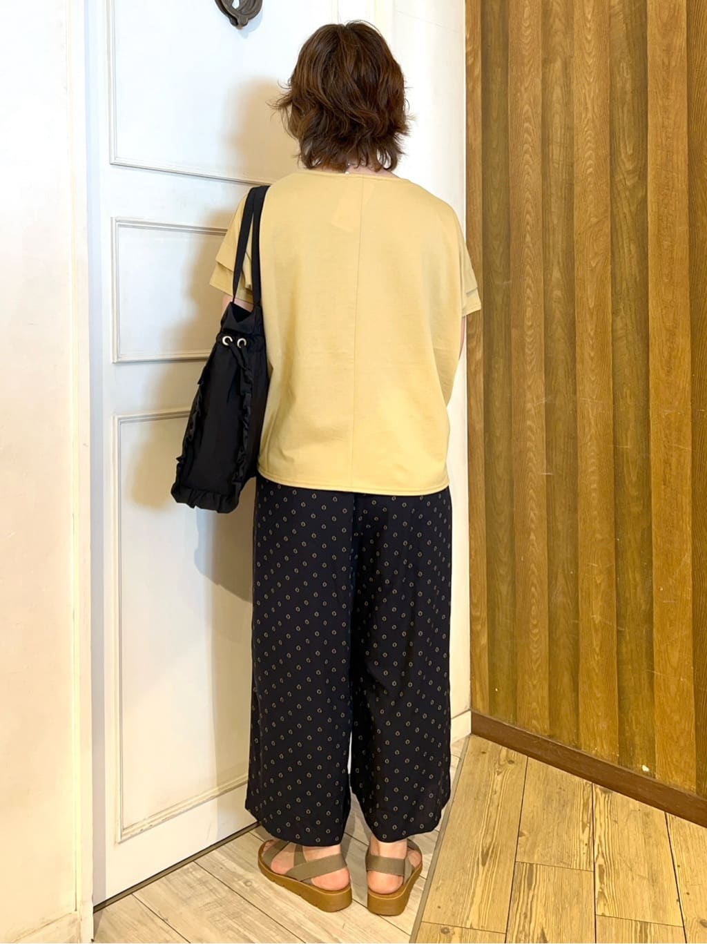 yuriyuriさんの「SHOO･LA･RUE｜【S-LL/UV/吸水速乾】さらりと着こなす 肩タックゆるトップス」を使ったコーディネート