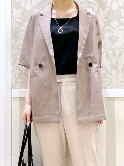 望 愛さんの「grove｜軽やかに羽織れて、きちんと見え ハーフスリーブテーラードジャケット」を使ったコーディネート