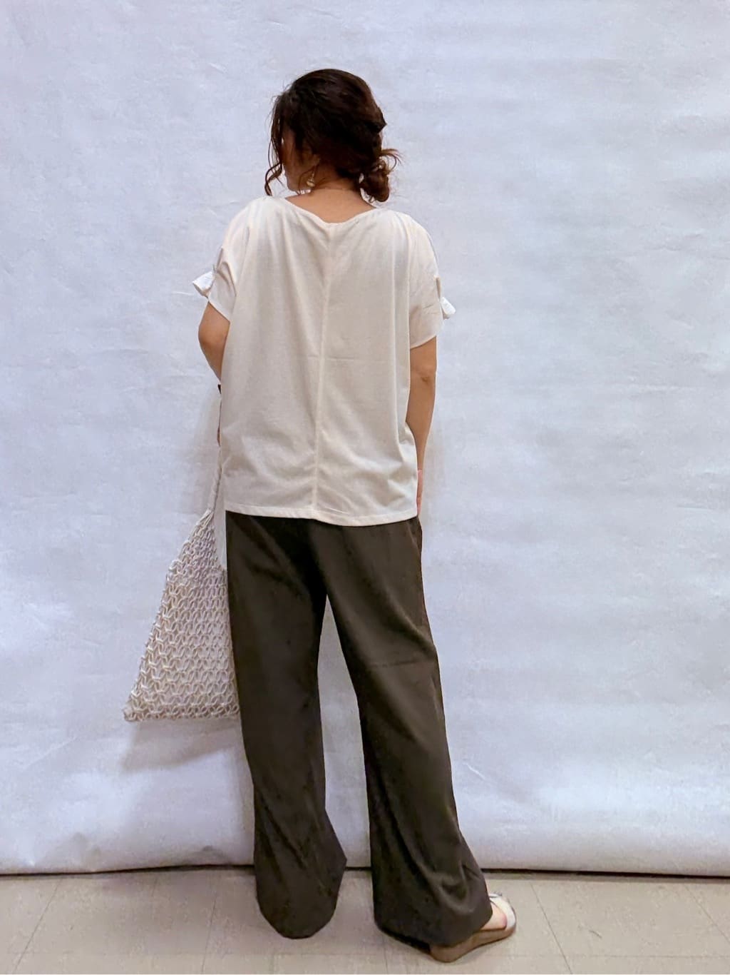 fuuさんの「SHOO･LA･RUE｜【S-LL/UV/プチプラ】お袖タックで好印象 デザインTシャツ」を使ったコーディネート