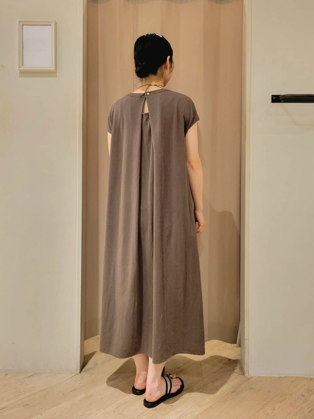 いそさんの「grove｜軽やかに羽織れて、きちんと見え ハーフスリーブテーラードジャケット」を使ったコーディネート