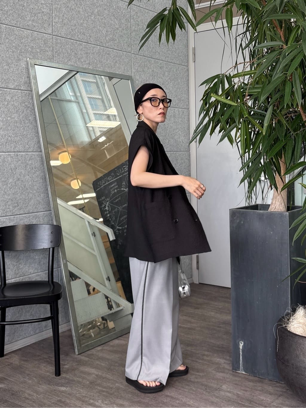 kotakiさんの「INDIVI｜【セットアップ可能】サキソニーサイドラインパンツ」を使ったコーディネート