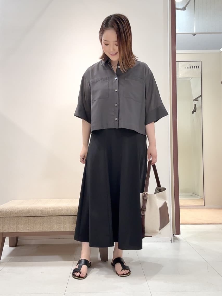 YUIさんの「UNTITLED｜【前開き/洗える】ショート丈シアーシャツ」を使ったコーディネート