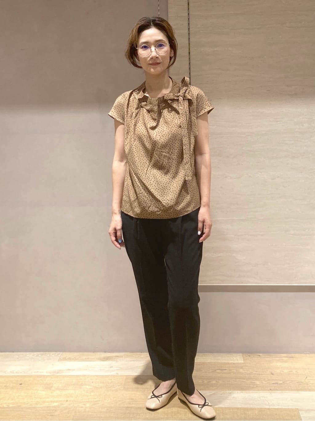 たけねぇさんの「OPAQUE.CLIP｜ラッピングボウタイドットブラウス【洗濯機洗い可】」を使ったコーディネート