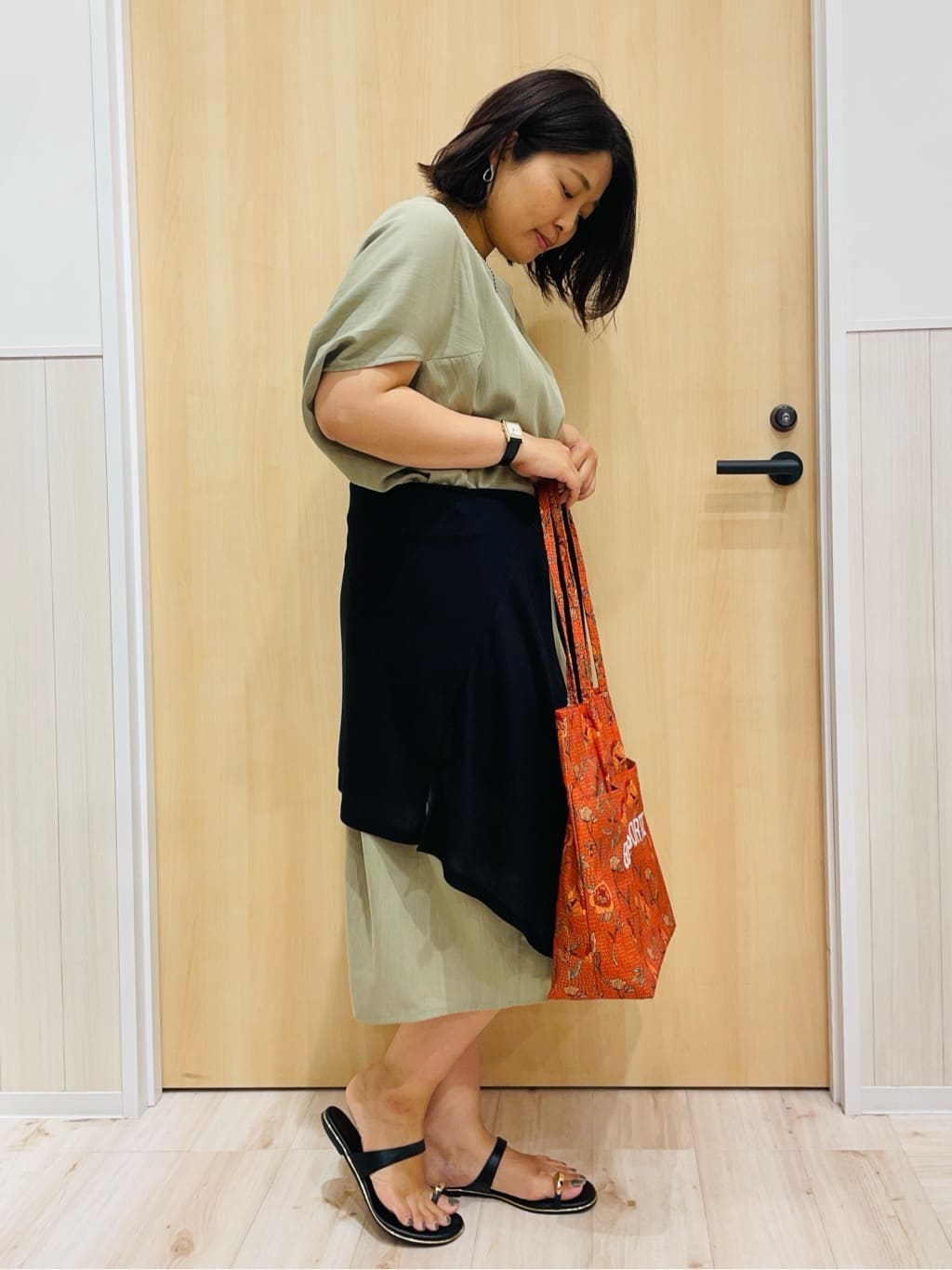 すーさんの「SHOO･LA･RUE｜【S-LL/ひんやり/UV】手の甲まで隠れる トッパーカーディガン」を使ったコーディネート