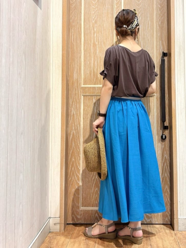 meiさんの「SHOO･LA･RUE｜【S-LL/UV/プチプラ】お袖タックで好印象 デザインTシャツ」を使ったコーディネート