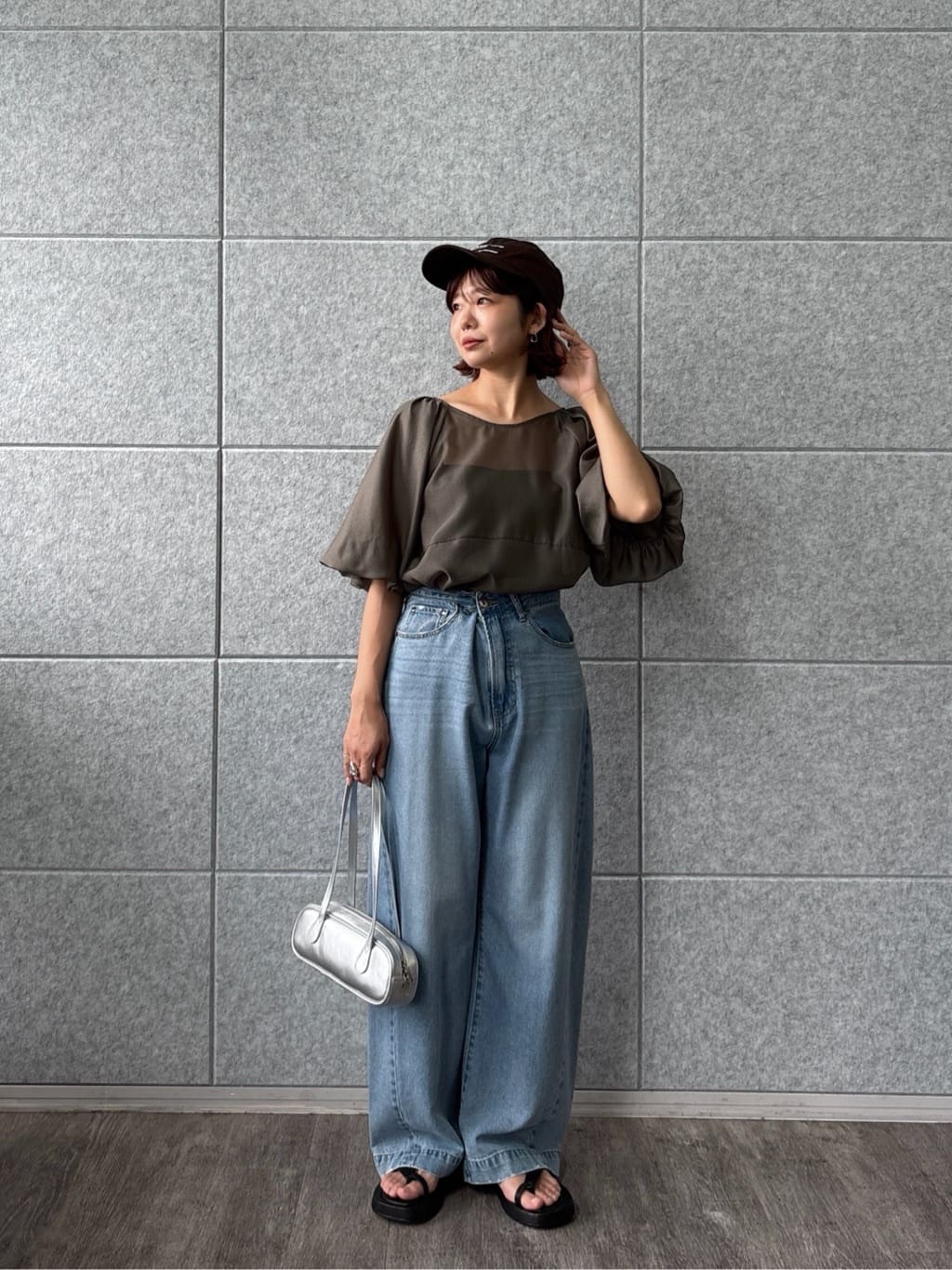 UKIさんの「INDIVI｜ボリュームスリーブブラウス」を使ったコーディネート