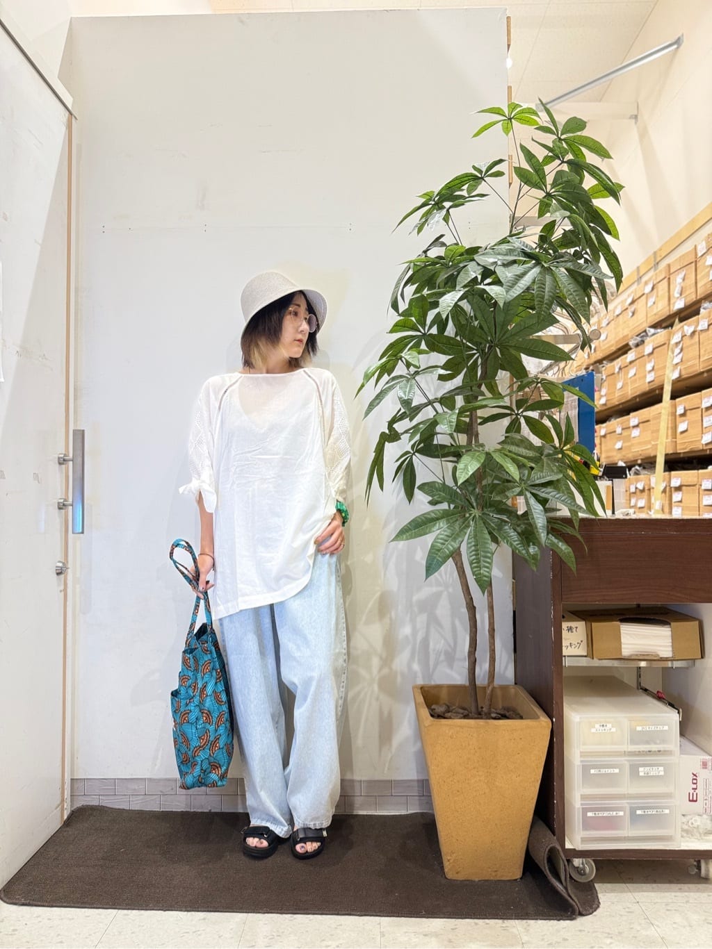 misakiさんの「SHOO･LA･RUE｜【S-LL】お袖デザインが華やか はしごレースチュニック」を使ったコーディネート