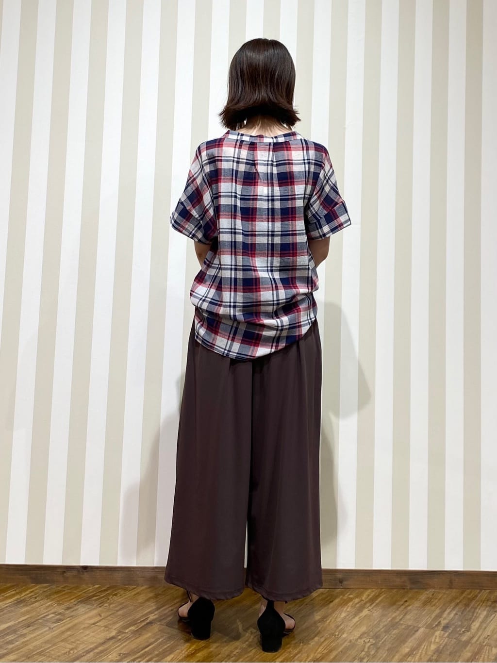 SAOさんの「SHOO･LA･RUE｜【S-LL】きれいに体型カバー さらシャリコットン スキッパーシャツ」を使ったコーディネート