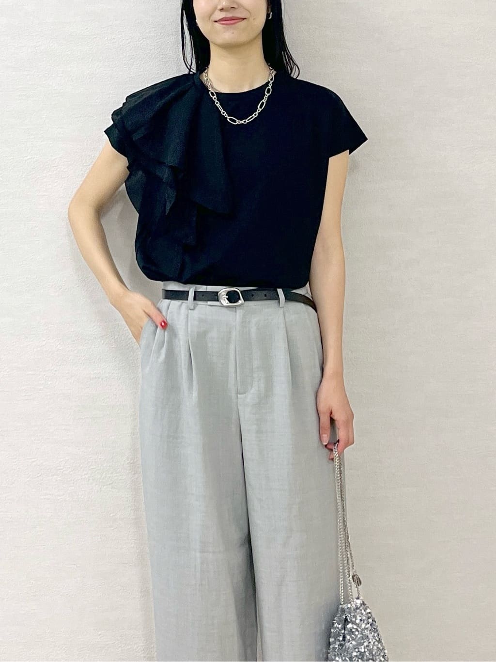sachikoさんの「OPAQUE.CLIP｜ショルダーフリルドッキングカットソー【洗濯機洗い可】」を使ったコーディネート