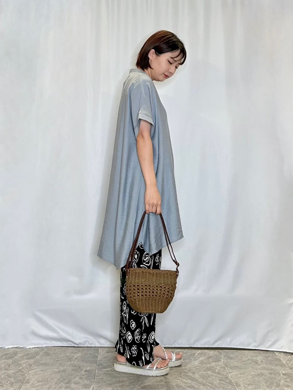 ネリさんの「SHOO･LA･RUE｜【洗濯機可/柄が選べる】さらさら楽ちん プリーツ ワイドパンツ」を使ったコーディネート