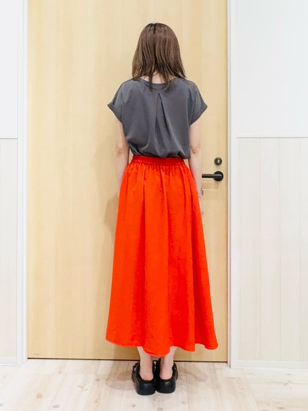 Naさんの「SHOO･LA･RUE｜【高レビュー/着丈選べる】華やかさをプラスする アソートロングスカート」を使ったコーディネート