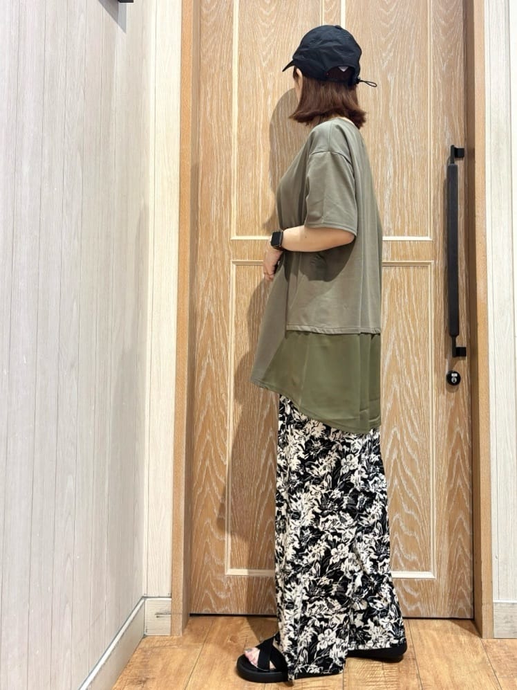 meiさんの「SHOO･LA･RUE｜【ひんやり/選べる2柄】大人のリラックスコーデに プリント柄パンツ」を使ったコーディネート