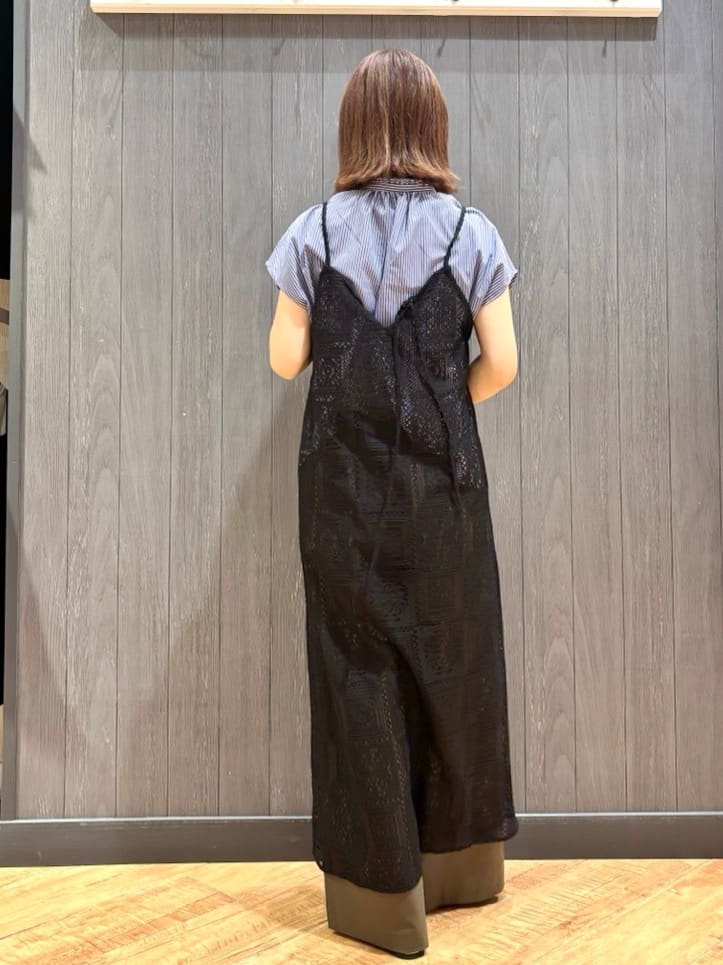 meiさんの「SHOO･LA･RUE｜【洗える/S-LL】プチフリル襟が女性らしい フレンチスリーブシャツ」を使ったコーディネート