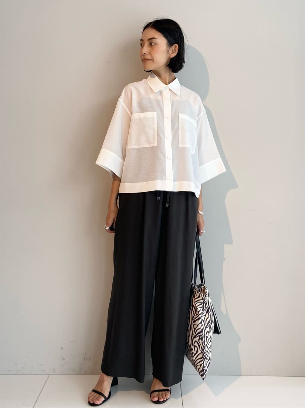 AYAさんの「UNTITLED｜【前開き/洗える】ショート丈シアーシャツ」を使ったコーディネート