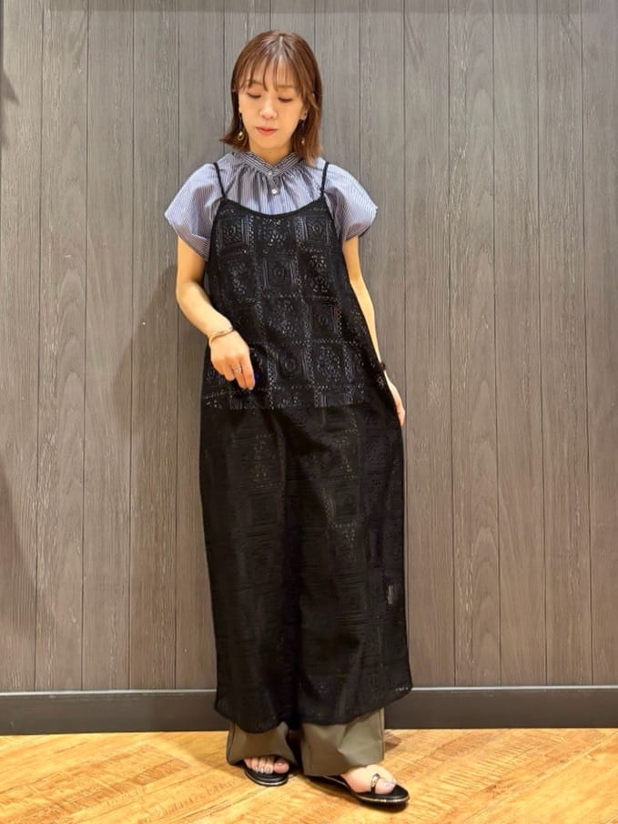 meiさんの「SHOO･LA･RUE｜【洗える/S-LL】プチフリル襟が女性らしい フレンチスリーブシャツ」を使ったコーディネート
