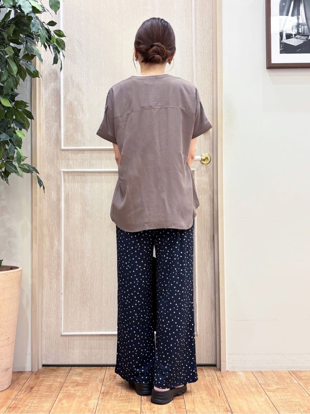 なみさんの「SHOO･LA･RUE｜【洗える/プチプラ】大人の抜け感をプラスする バンドカラーシャツ」を使ったコーディネート