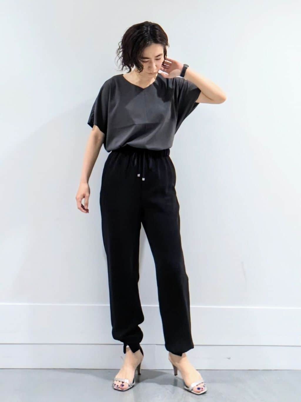 ミズタさんの「UNTITLED｜【接触冷感/洗える】Vネックコットンプルオーバー」を使ったコーディネート