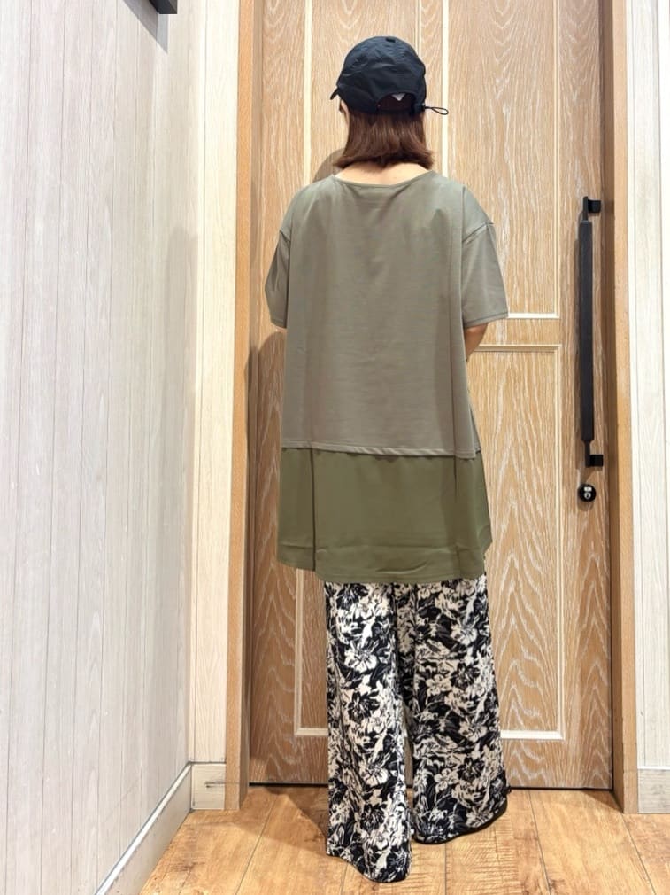 meiさんの「SHOO･LA･RUE｜【ひんやり/選べる2柄】大人のリラックスコーデに プリント柄パンツ」を使ったコーディネート