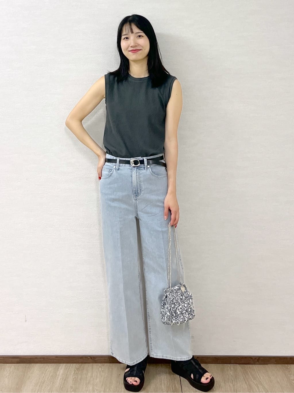 sachikoさんの「OPAQUE.CLIP｜ランダムドット サテンキャミワンピース【洗濯機洗い可】」を使ったコーディネート