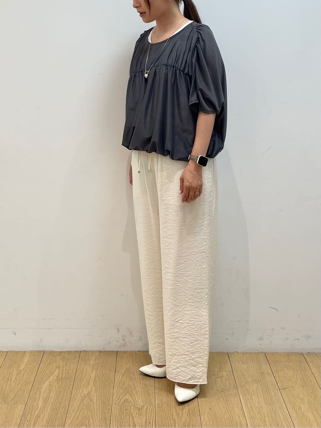 maiさんの「INDIVI｜【洗える／UVケア／SETUP可能】ドロストワイドパンツ」を使ったコーディネート