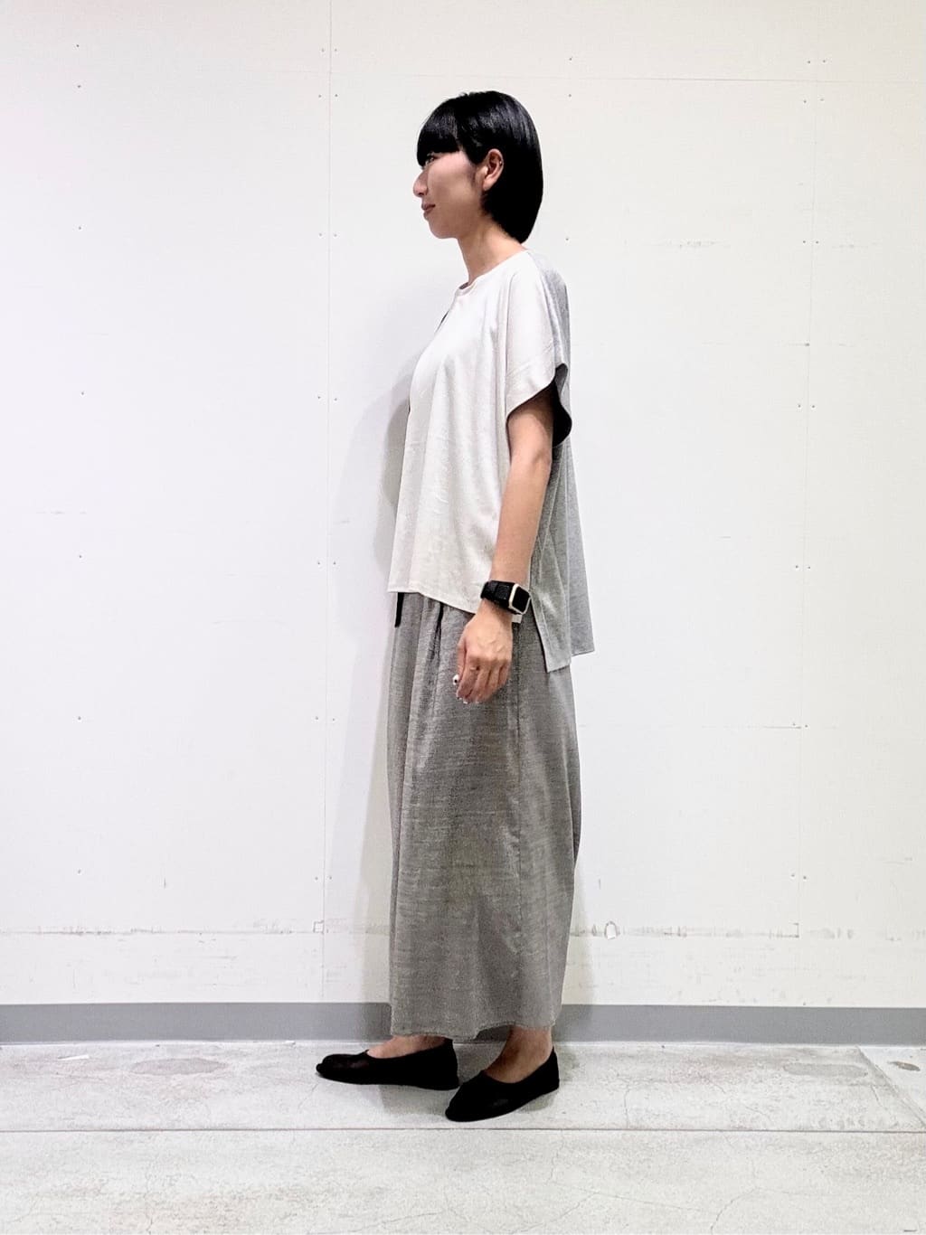 naoさんの「INDIVI｜【洗える／汗ジミ防止】バイカラー＆アシメヘム Tシャツ」を使ったコーディネート