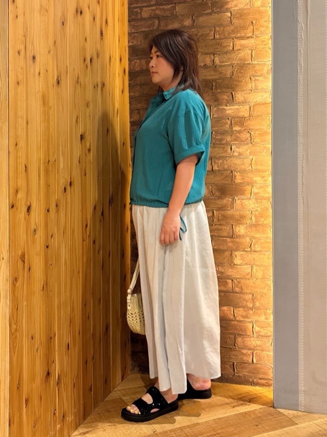 ゆかぴさんの「SHOO･LA･RUE｜シルエット変化を楽しめる シアーチェックドロストシャツ」を使ったコーディネート