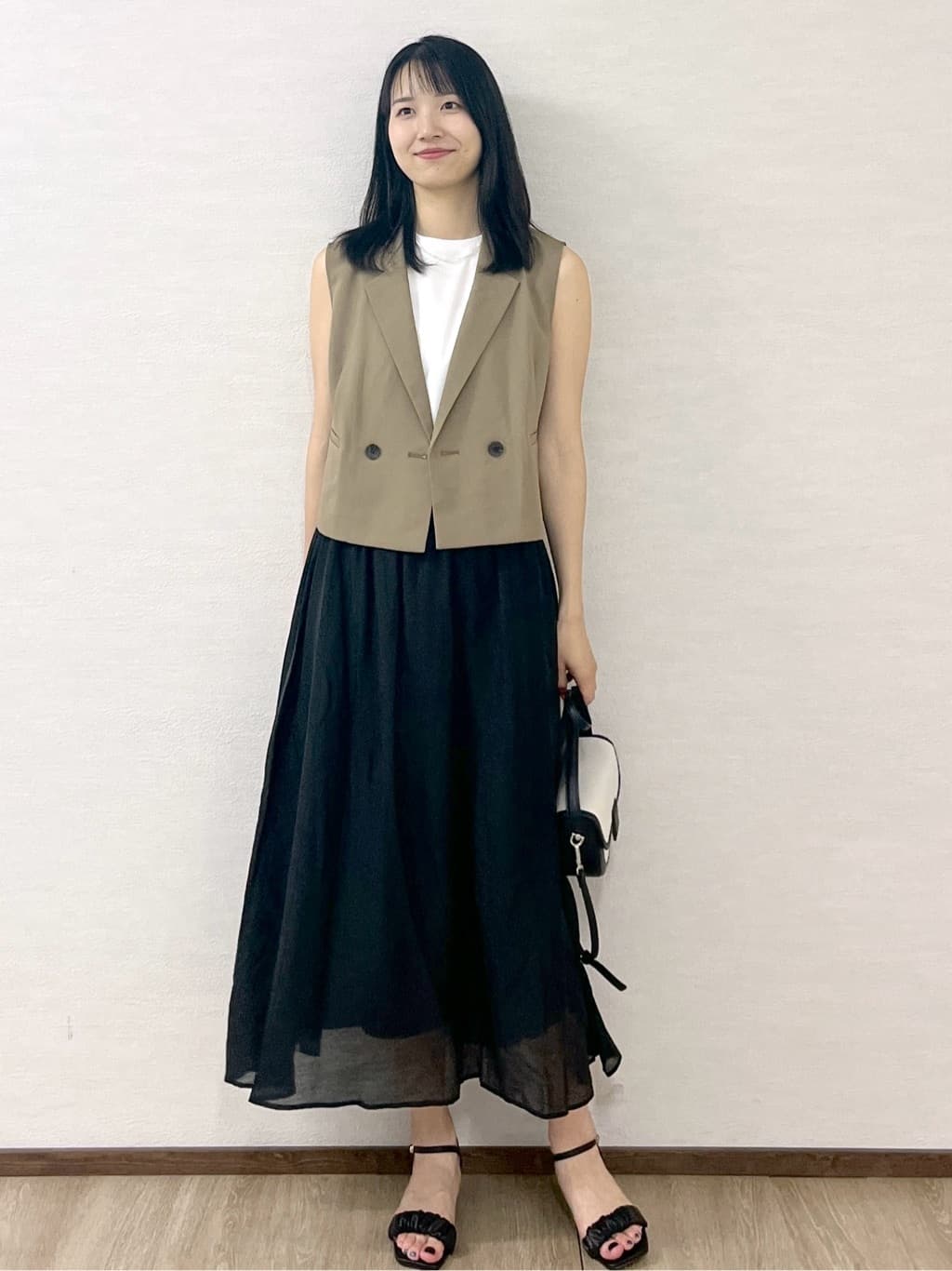 sachikoさんの「OPAQUE.CLIP｜ショートテーラードジレ【接触冷感／洗濯機洗い可】」を使ったコーディネート