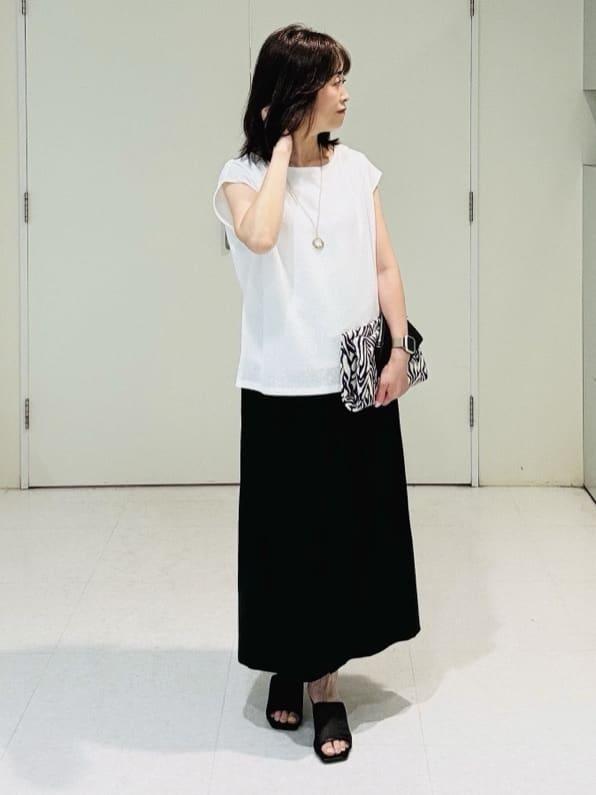 makiさんの「UNTITLED｜【ジャージ素材】インナードッキングシアーカットソー」を使ったコーディネート