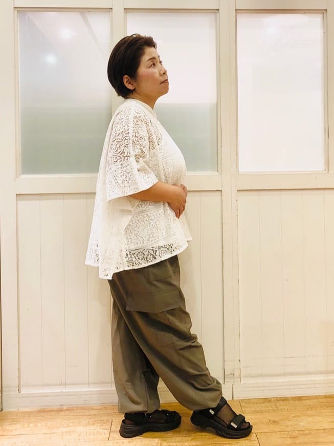 YYYさんの「SHOO･LA･RUE｜大人レトロスタイルに レースポンチョシャツ」を使ったコーディネート