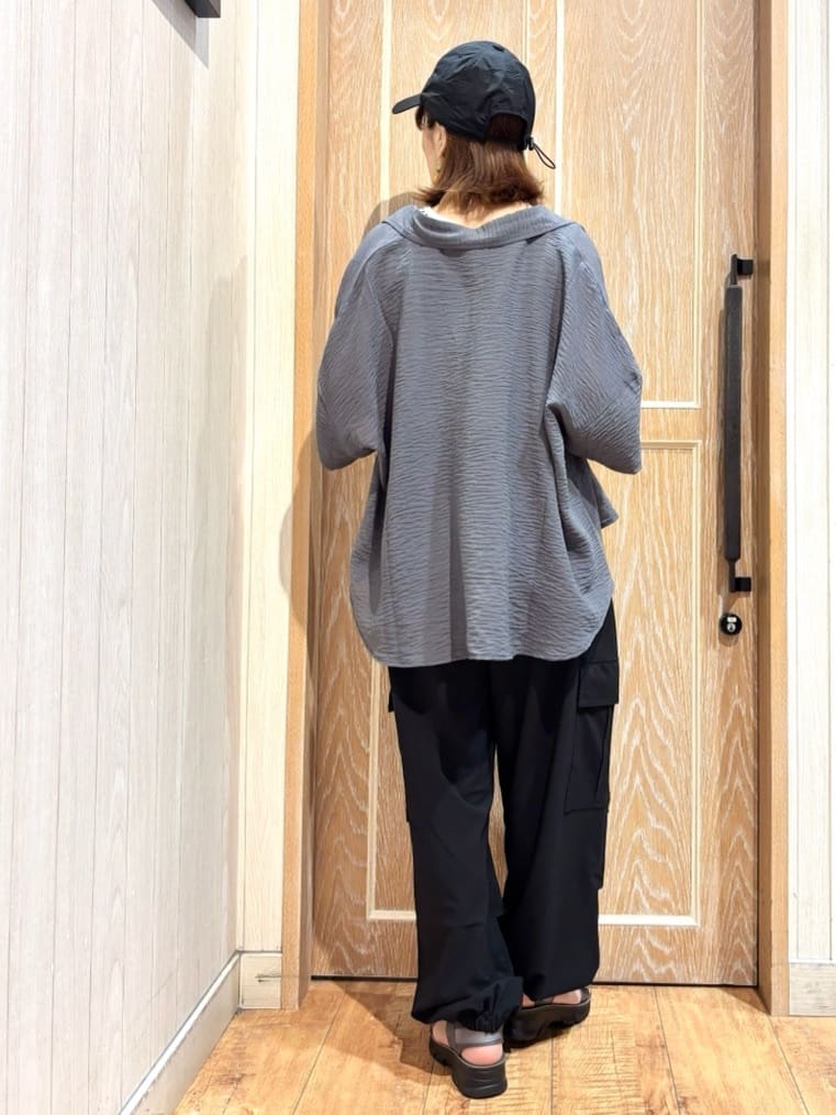 meiさんの「SHOO･LA･RUE｜ゆるっと感がこなれ見え ワッシャーシアー半袖シャツ」を使ったコーディネート