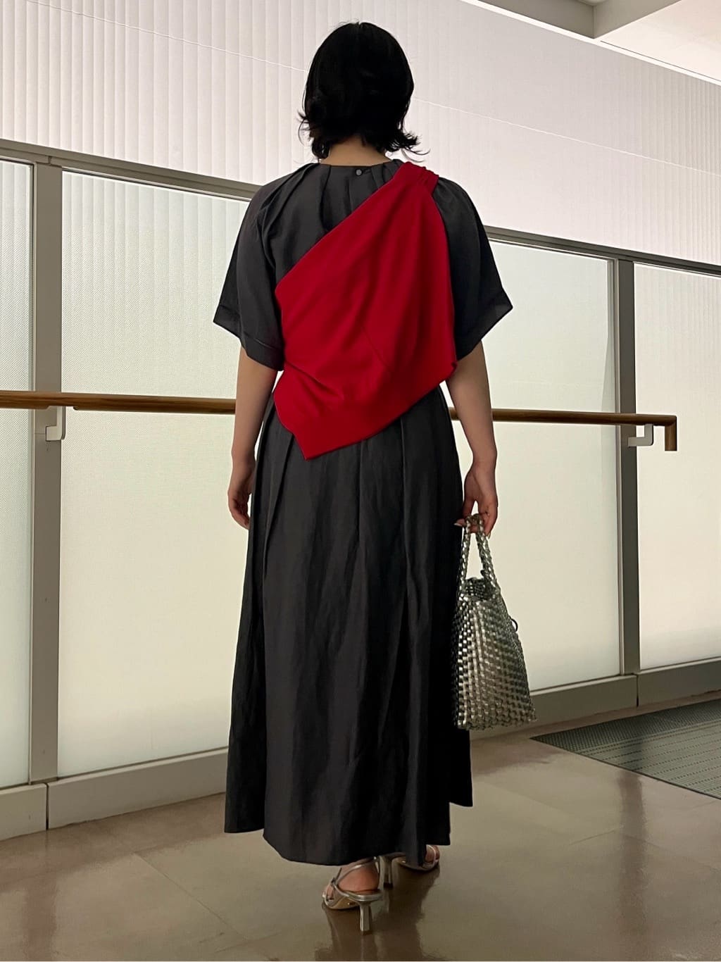 ちりんさんの「UNTITLED｜メタリックメッシュトート」を使ったコーディネート