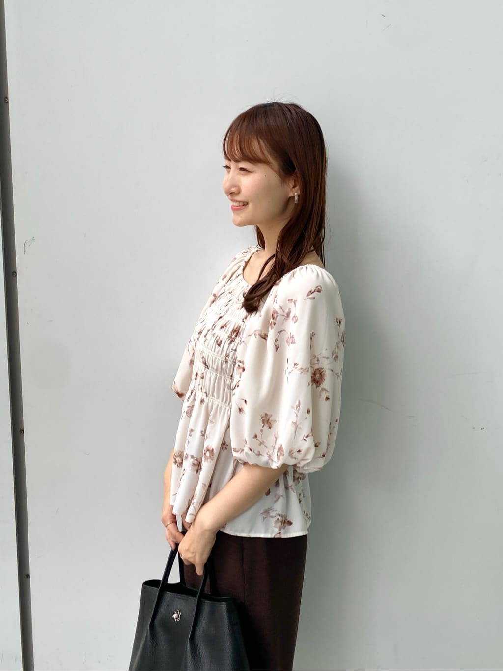 みさかさんの「index｜フラワーシャーリングペプラムブラウス【洗濯機洗い可】」を使ったコーディネート