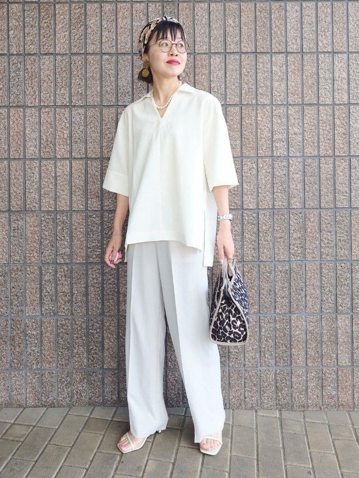 MUTSUKOさんの「UNTITLED｜【UVカット/接触冷感/吸水速乾/ゆったり】V開きネックシャツ」を使ったコーディネート
