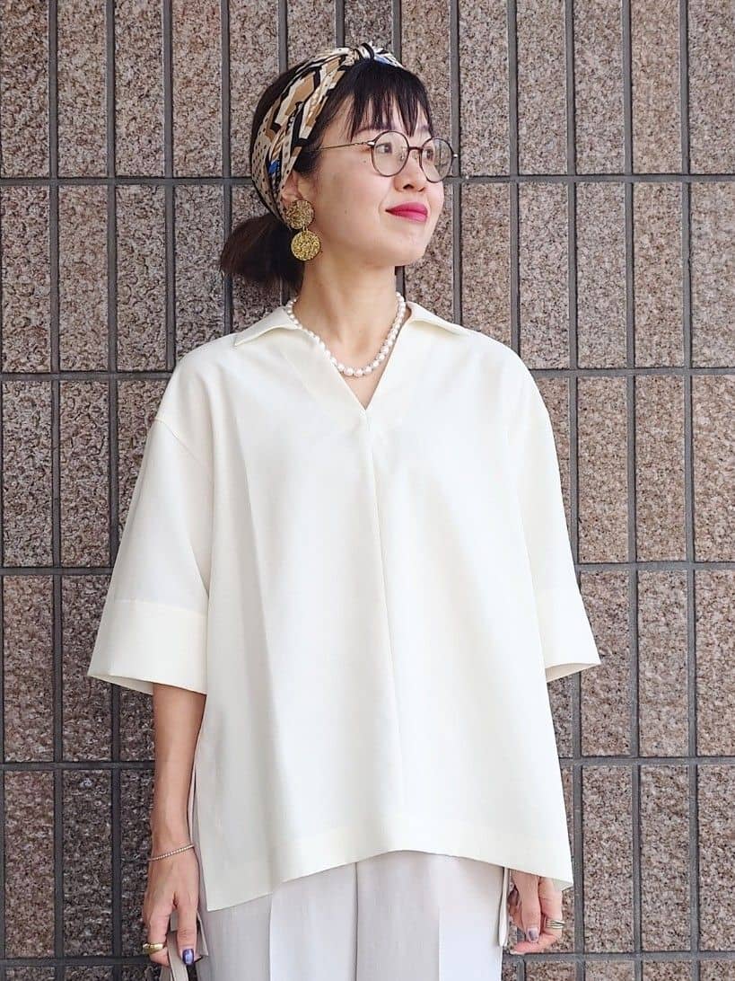MUTSUKOさんの「UNTITLED｜【UVカット/接触冷感/吸水速乾/ゆったり】V開きネックシャツ」を使ったコーディネート