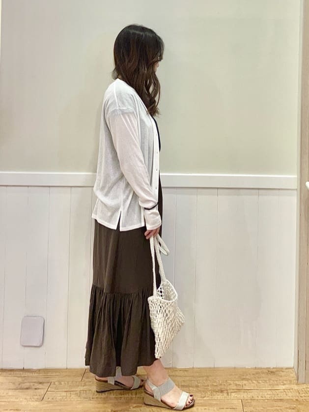 FUJIさんの「SHOO･LA･RUE｜【S-LL/ひんやり/UV】手の甲まで隠れる トッパーカーディガン」を使ったコーディネート