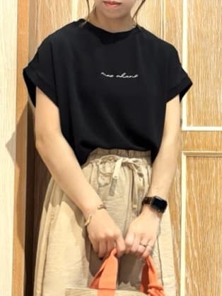 meiさんの「SHOO･LA･RUE｜【S-LL/ひんやり】さらっとタッチできれい見え ピンタックスカーチョ」を使ったコーディネート
