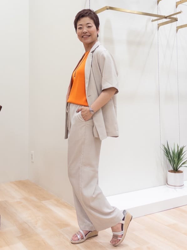 シュウコさんの「grove｜軽やかに羽織れて、きちんと見え ハーフスリーブテーラードジャケット」を使ったコーディネート
