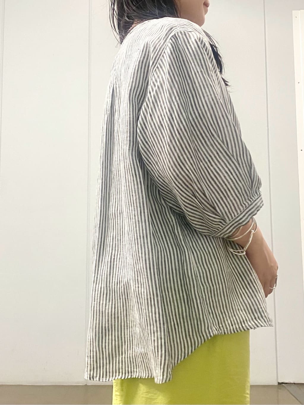 misakiさんの「INDIVI｜◆【毎年人気！／フレンチリネン】5分袖バンドカラーブラウス」を使ったコーディネート