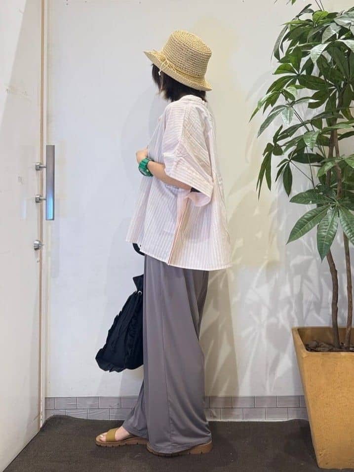 misakiさんの「SHOO･LA･RUE｜【S-LL/ひんやり/UV】リラクシーな穿き心地 エアリーワイドパンツ」を使ったコーディネート