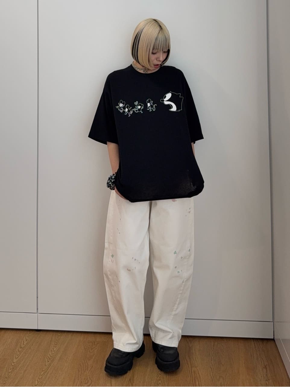 川本葵さんの「tk.TAKEO KIKUCHI｜バレルシルエットパンツ（デニム＆カラーパンツ）」を使ったコーディネート