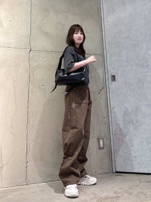 MIKAさんの「tk.TAKEO KIKUCHI｜ヴィンテージライクスタッズTシャツ」を使ったコーディネート