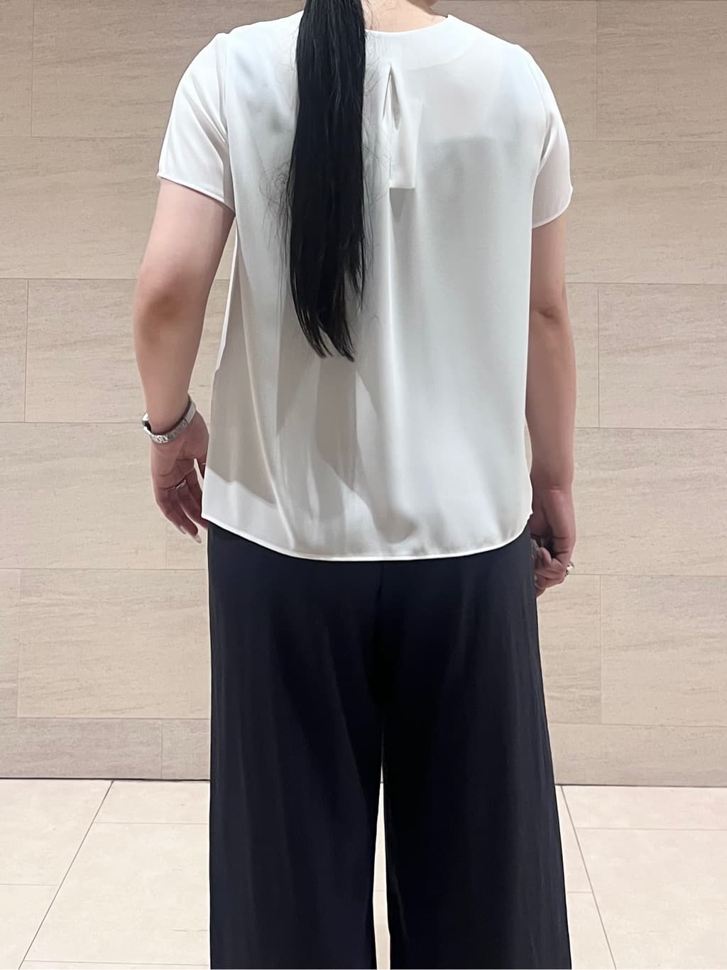 hasuさんの「INDIVI｜【定番スーツ／UVケア／洗える】ウール調ノーカラージャケット」を使ったコーディネート
