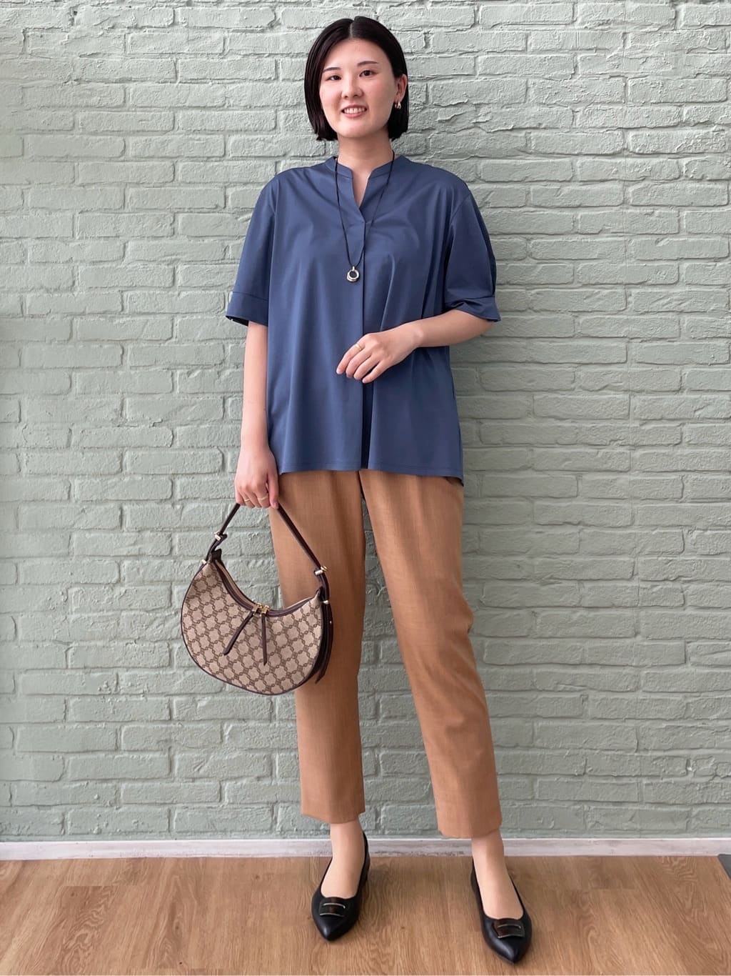 あやたかさんの「Reflect｜【すっきり見え！長め丈／マシンウォッシュ可】スキッパーネックジャージトップス」を使ったコーディネート