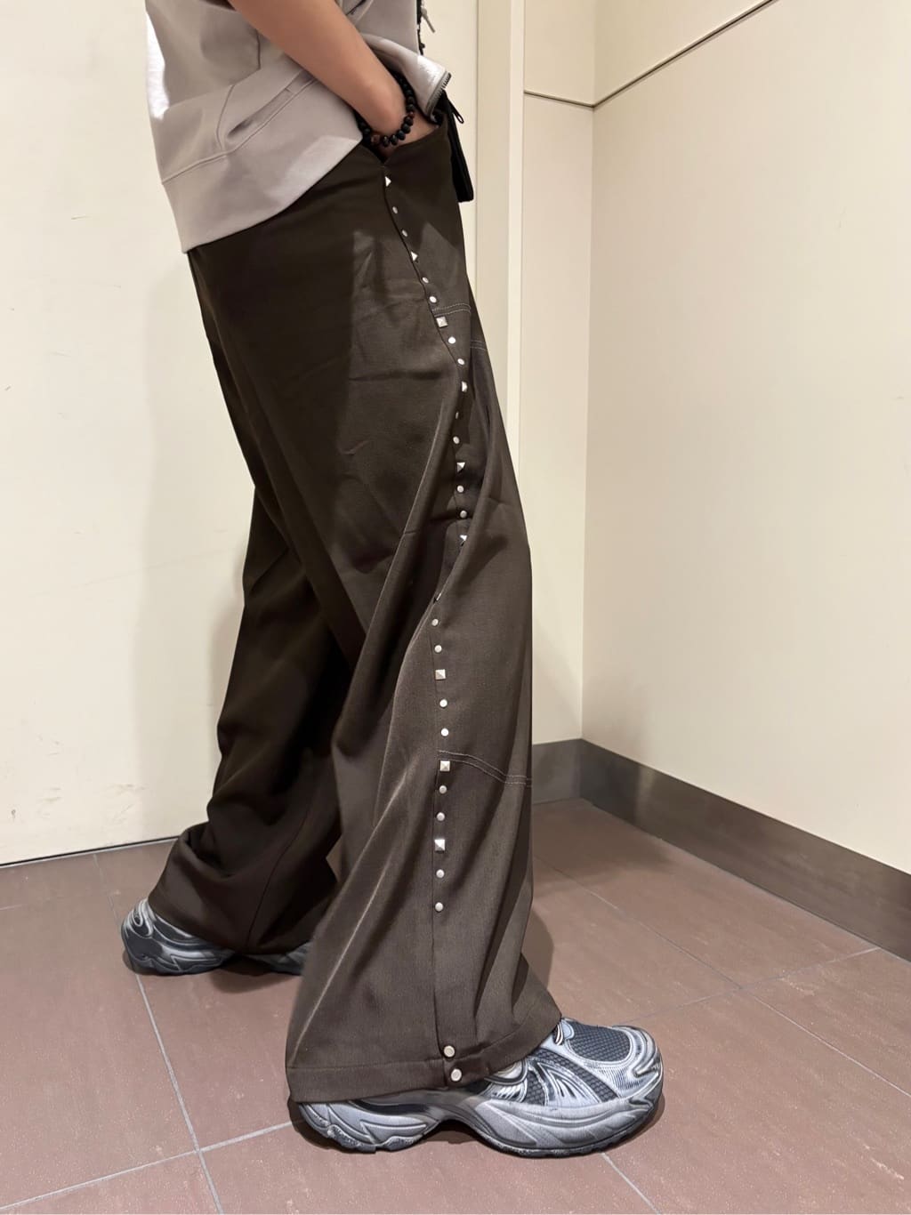 ナノシーさんの「tk.TAKEO KIKUCHI｜スタッズ ダブルZIPパーカ」を使ったコーディネート