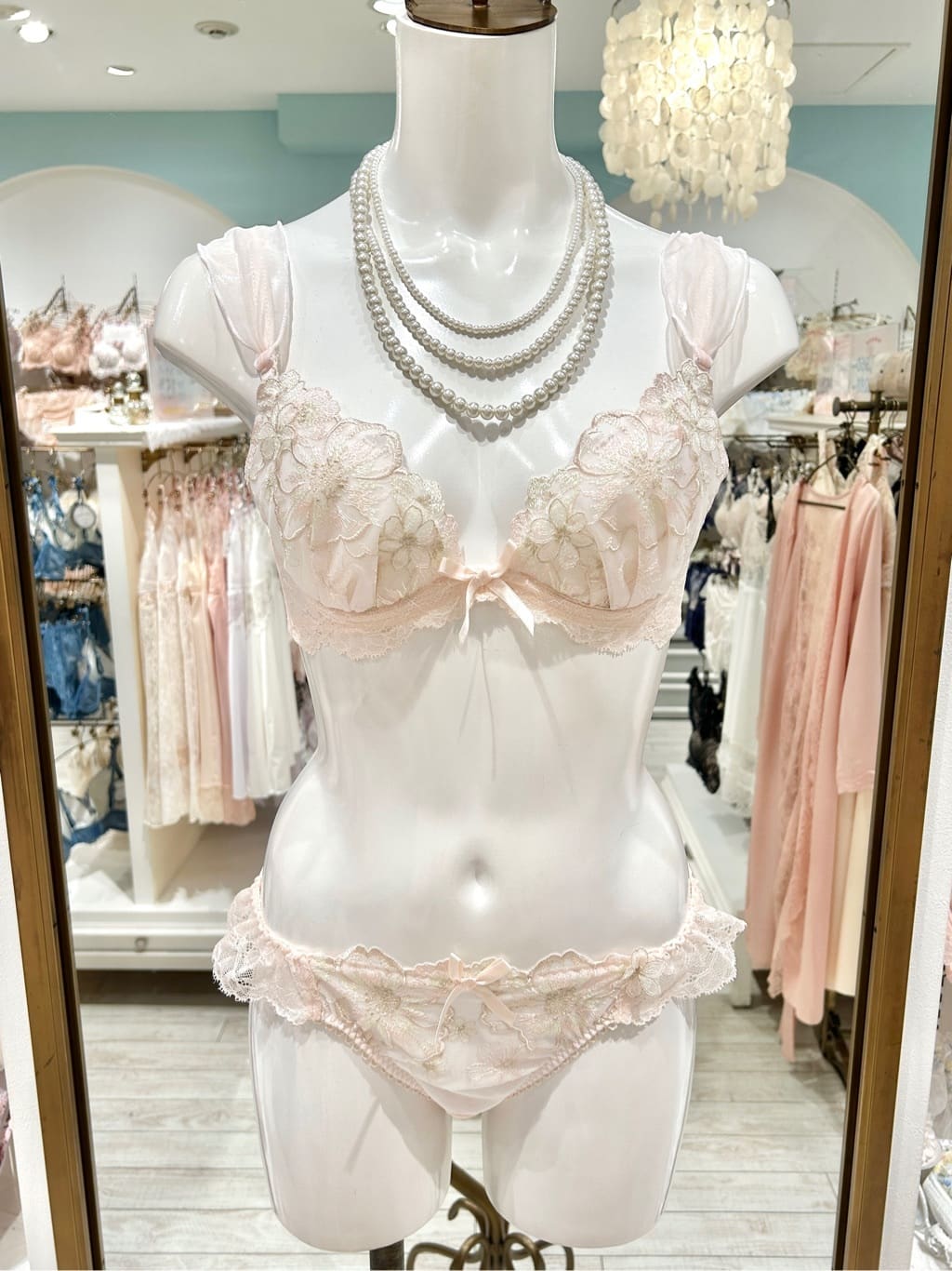 ichiさんの「Risa Magli｜ピア ブラジャー （D-F） ＜リサマリ ミラクル谷間ブラ＞」を使ったコーディネート
