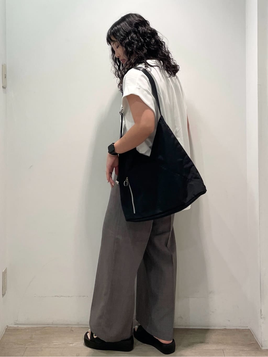 sumicaさんの「OPAQUE.CLIP｜ウエストサテン使いイージーワイドパンツ【洗濯機洗い可】」を使ったコーディネート